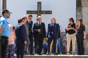 惊雷折柱 天狼坠野葡萄牙总统、总理出席若塔守灵仪式