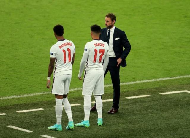 B体育官方网站-索斯盖特你可真会玩！可怜射丢点球的3个苦孩子！